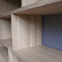 Bibliothèque ouverte en chêne massif brossé