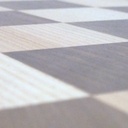 Damier en frêne et noyer avec boîte à pions.