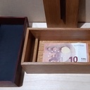 On peut y mettre des gros billets mais c'est tout ce que j'avais