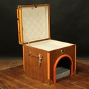 Malles  niche  .. Dog  approved