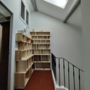 Bibliothèque d'angle en frêne