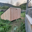 Petite cabane photovoltaïque en renfort de la première