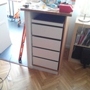 Meuble à tiroirs sur comptoir