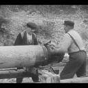 Fabrication d'un arbre de roue à aube à la mano, en 1964