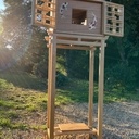 Cabinet sur piètement d'inspiration nippone