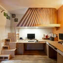 Mezzanine, escalier à pas japonais et claustra en vague