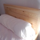 Lit avec tête de lit