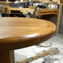 Table en orme à pied central