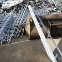 Une échelle et du chêne ... L'improbable tabouret!