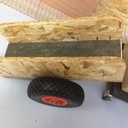 Un chariot porte panneau avec des chutes