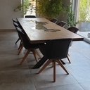 Table de salle à manger en Baubuche multilignes avec inclusion carrelage