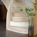 Un escalier en courbe irrégulière