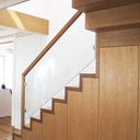 Escalier avec armoires