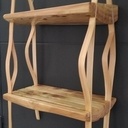 Une étagère pour flyers et cartes de visite