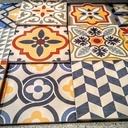 Meuble de cuisine,bois de recuperation et carrelage ceramique carreaux de ciment imitation