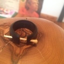 Une paire de boucles d'oreilles