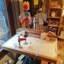 Encore une table de perceuse à colonne