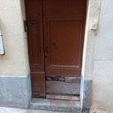 Porte en châtaignier. Bois croisés.