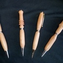 Des stylos en cadeau de table pour les enfants