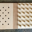 Planche à trous et à élastiques