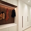 Vestiaire avec banquette et claustra