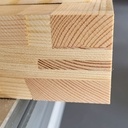 Petite fenêtre en pin .
