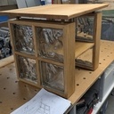 Petite table en carreaux de verre et du chêne