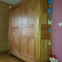 Armoire en merisier, portes coulissantes