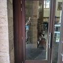 Porte sas d'entrée d'une Église