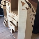 Buffet marqueté à tiroirs et portes coulissantes