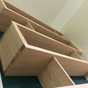 Bibliothèque contemporaine en frêne massif