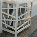 Cache climatisation avec bois de récupération