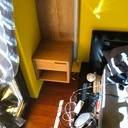 Table de nuit suspendue