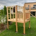 Cabane d'enfant sur pilotis