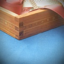 Petite boîte de rangement en merisier