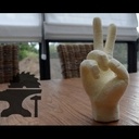 Apprendre la sculpture du bois dans du panneau d'isolation: Sculpture d'une main