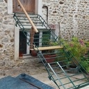 Création d'un escalier à partir de la galerie d'un combi ww de l'armée suisse de 1980