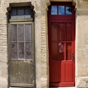 La porte de la sacristie du village