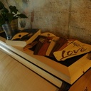 Marques pages bois et accessoires de lecture une main