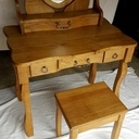 Coiffeuse en chêne massif.