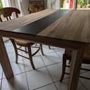 Table en noyer massif et son chemin de table en compact