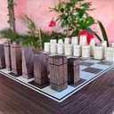 Table d'échecs avec ses pièces