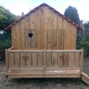 Cabane d'enfant sur pilotis