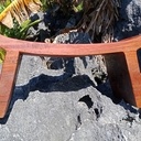 Petit banc taillé dans la masse