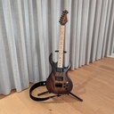 Je transforme un madrier de terrasse en guitare pour un ami