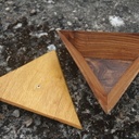 Boite en bois triangulaire