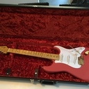 Ma deuxième Guitare: une stratocaster Hank Marvin