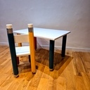 Table et chaise style crayon