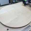 Assemblage d'un plateau en chêne et utilisation du compas avec la défonceuse pour découper un cercle parfait