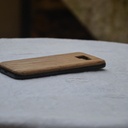 Dos de téléphone en bois
